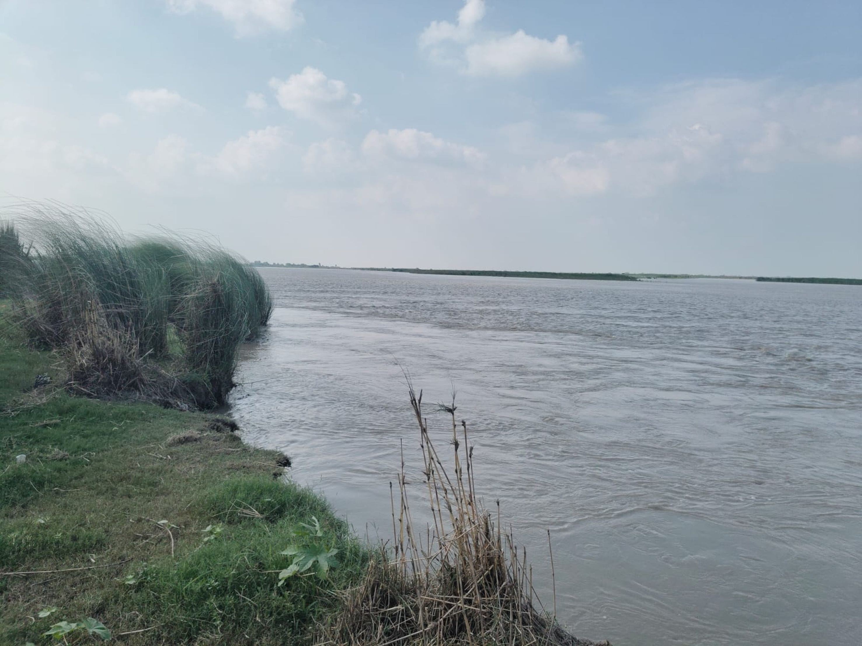 बाढ़ की चपेट में पटरंगा माझा