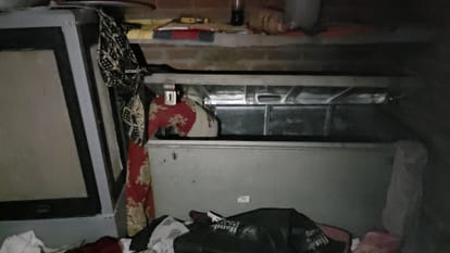 चोरी के बाद बिखरा पड़ा सामान