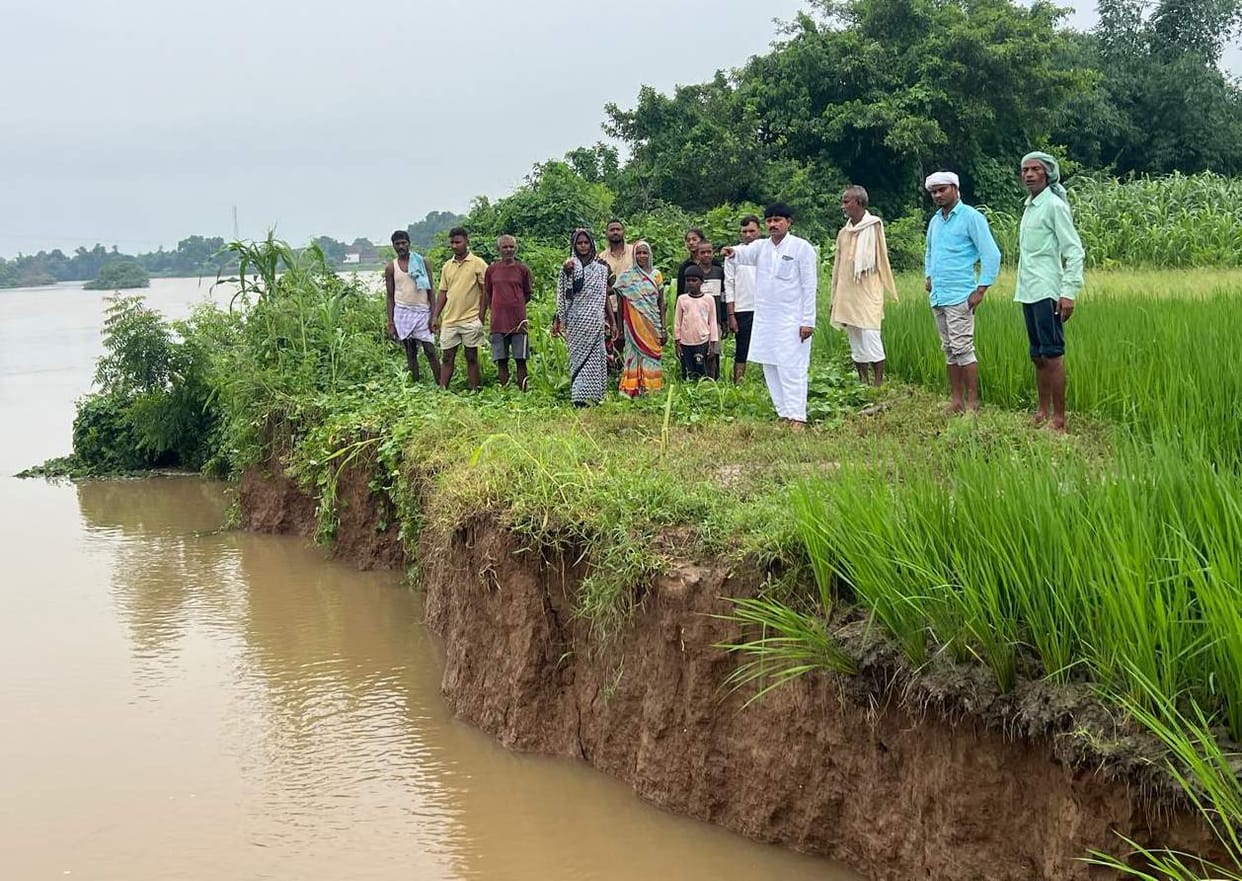 The shed and household goods were submerged in the Ganges due to erosion.