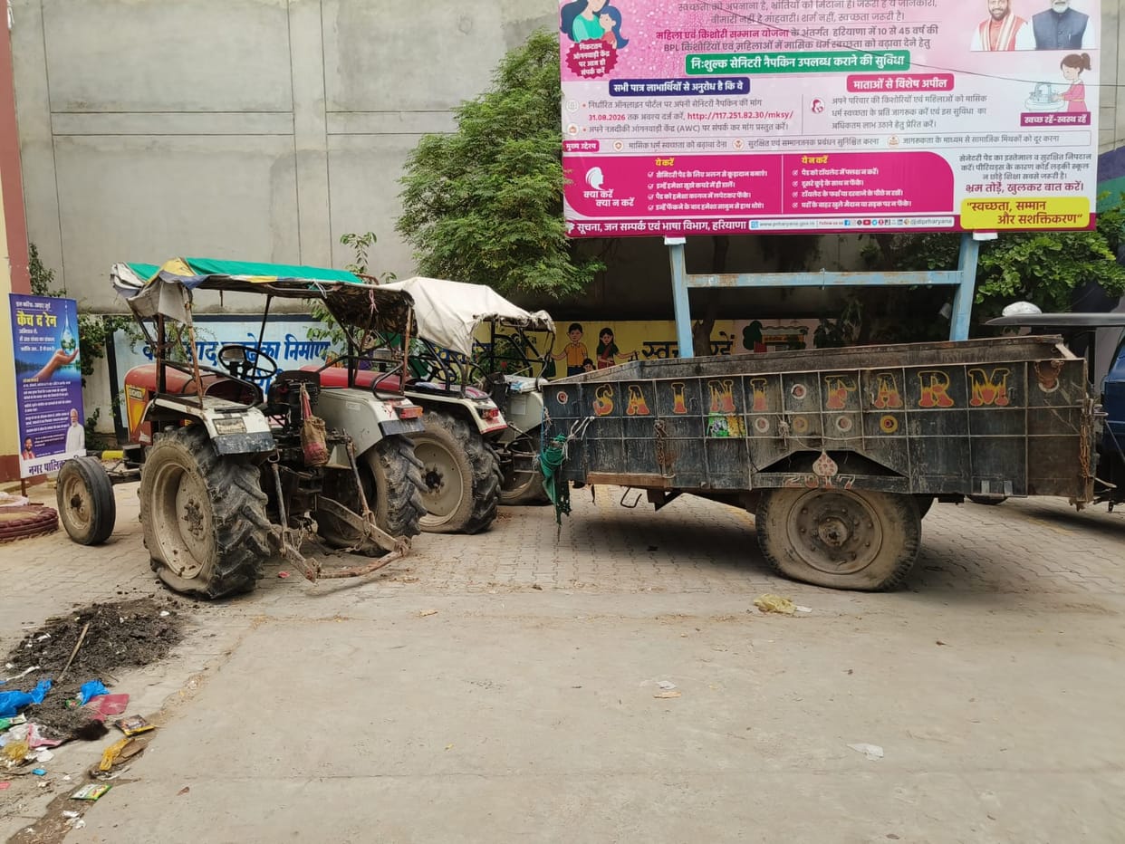 Vehicles arriving in the wards were stopped and their tires deflated; garbage was dumped at the office gate, and slogans were raised