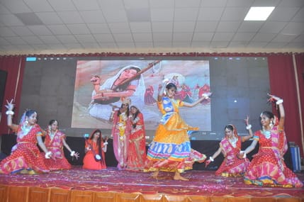 Dressed in the attire of Kanha, the children gave a magnificent performance.