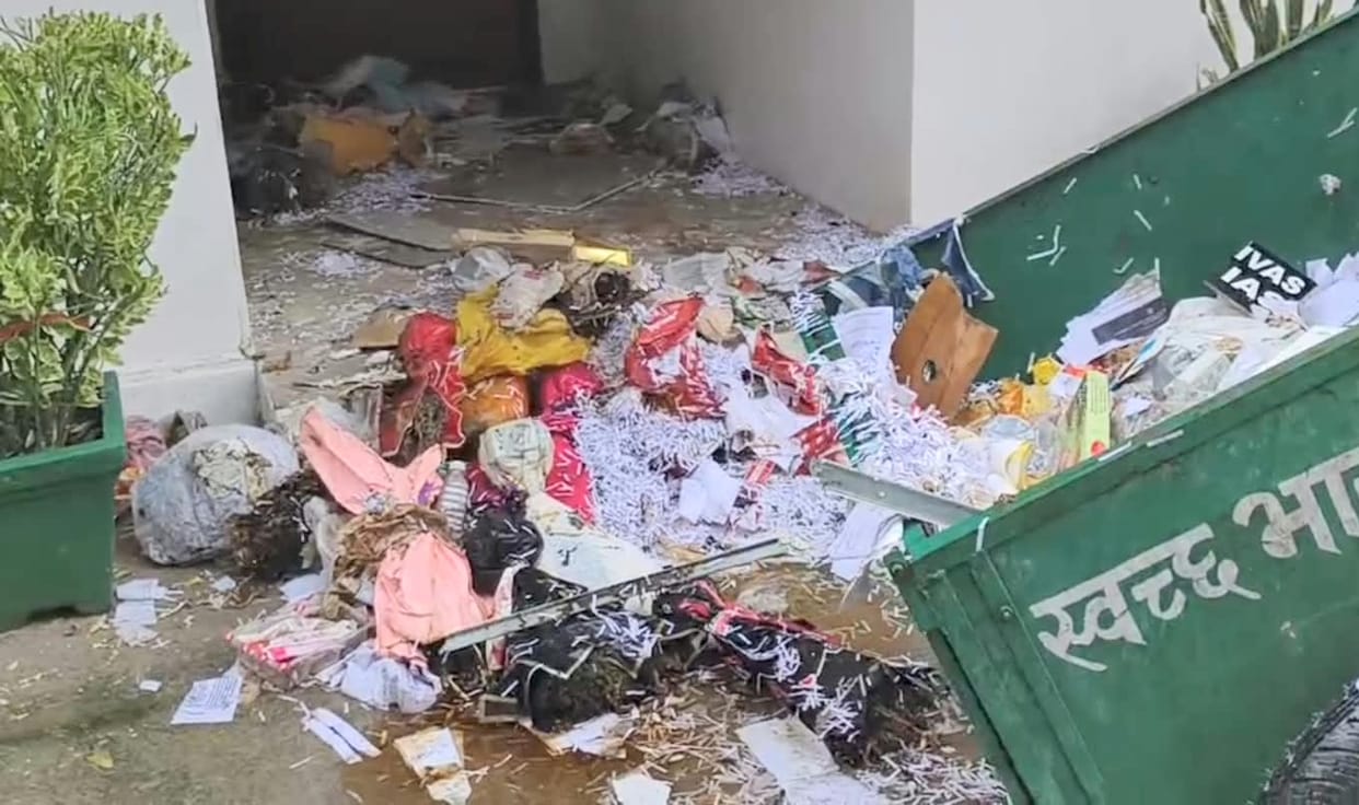 Sanitation workers dumped garbage outside the Municipal Corporation Joint Commissioner's office.