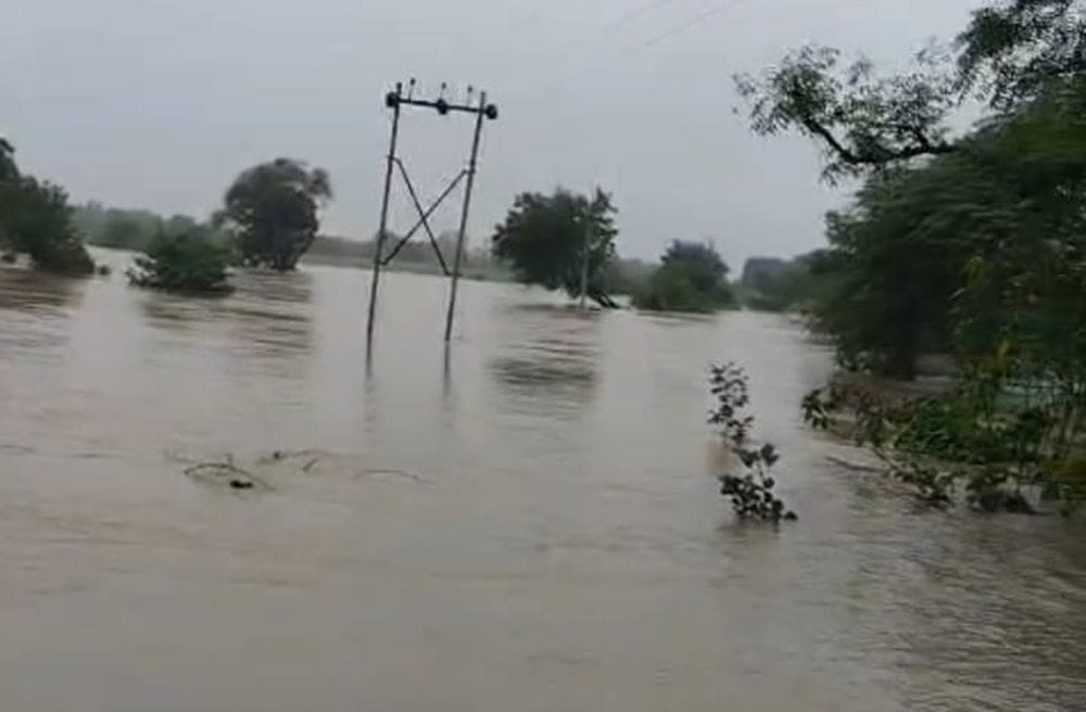 Water level of Siho Nala rises, causeways overflow, 10 villages cut off.