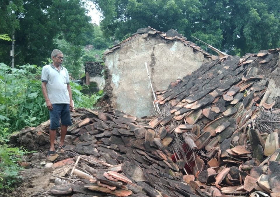 33 mud houses collapsed in Ganj and Makbarai due to continuous rain.
