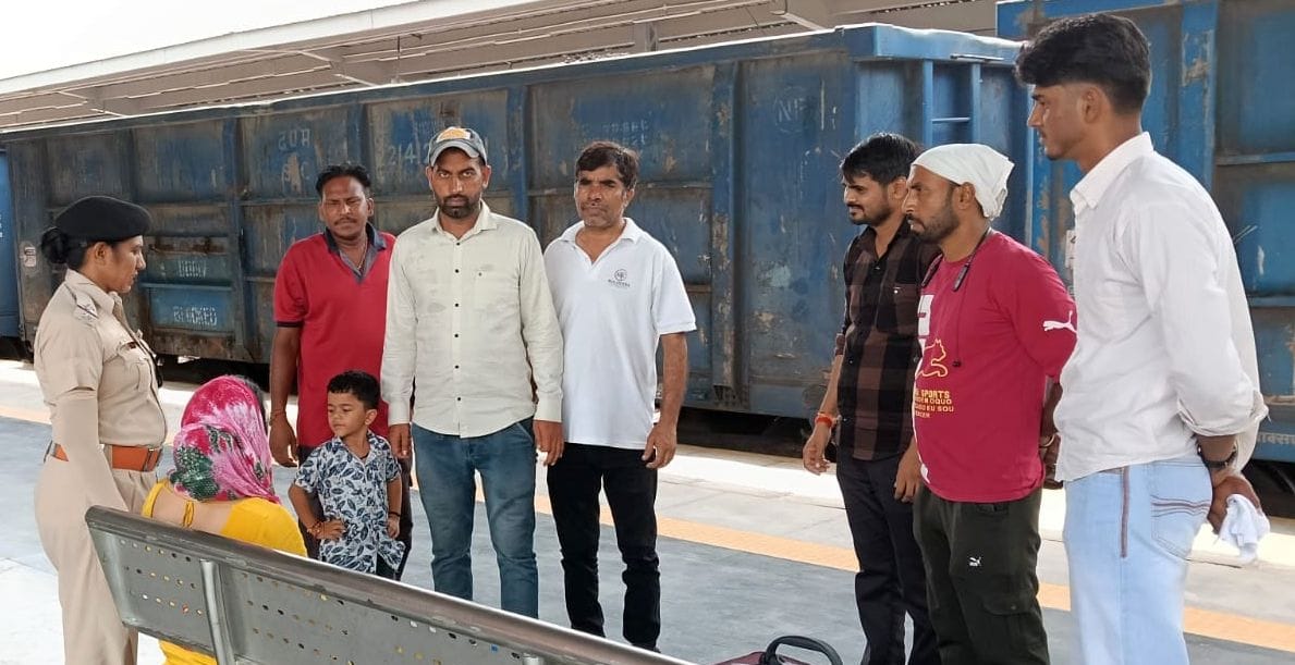 GRP makes passengers aware about cyber crime
