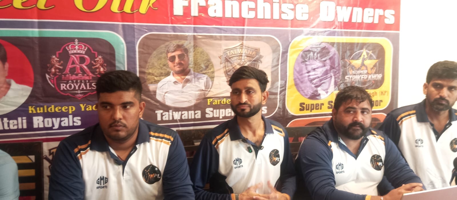 फोटो 13 प्रीमियर लीग को लेकर प्रेसवार्ता को संबोधित करते कमेटी के सदस्य।संवाद