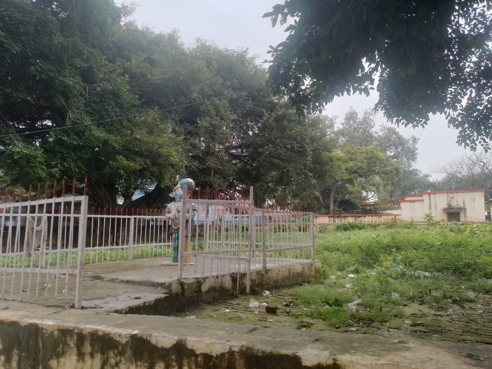 फोटो 15 सोरोंजी का बदहाल रेलवे पार्क। स्रोत: संवाद