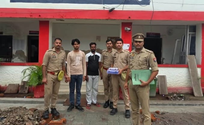 फोटो - 22 पुलिस गिरफ्त में आरोपी। पुलिस