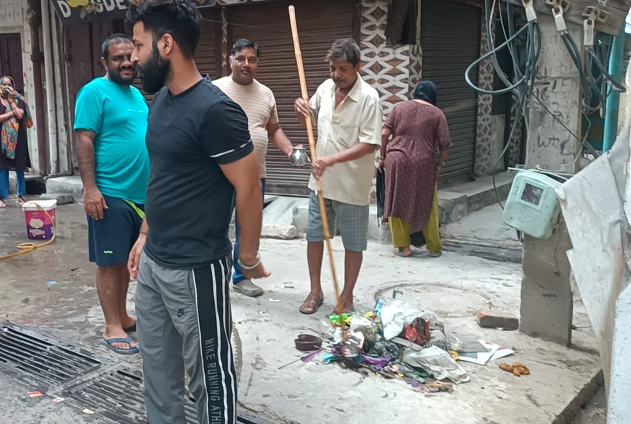 Sanitation workers' strike continues for the 29th day; outrage over FIR.
