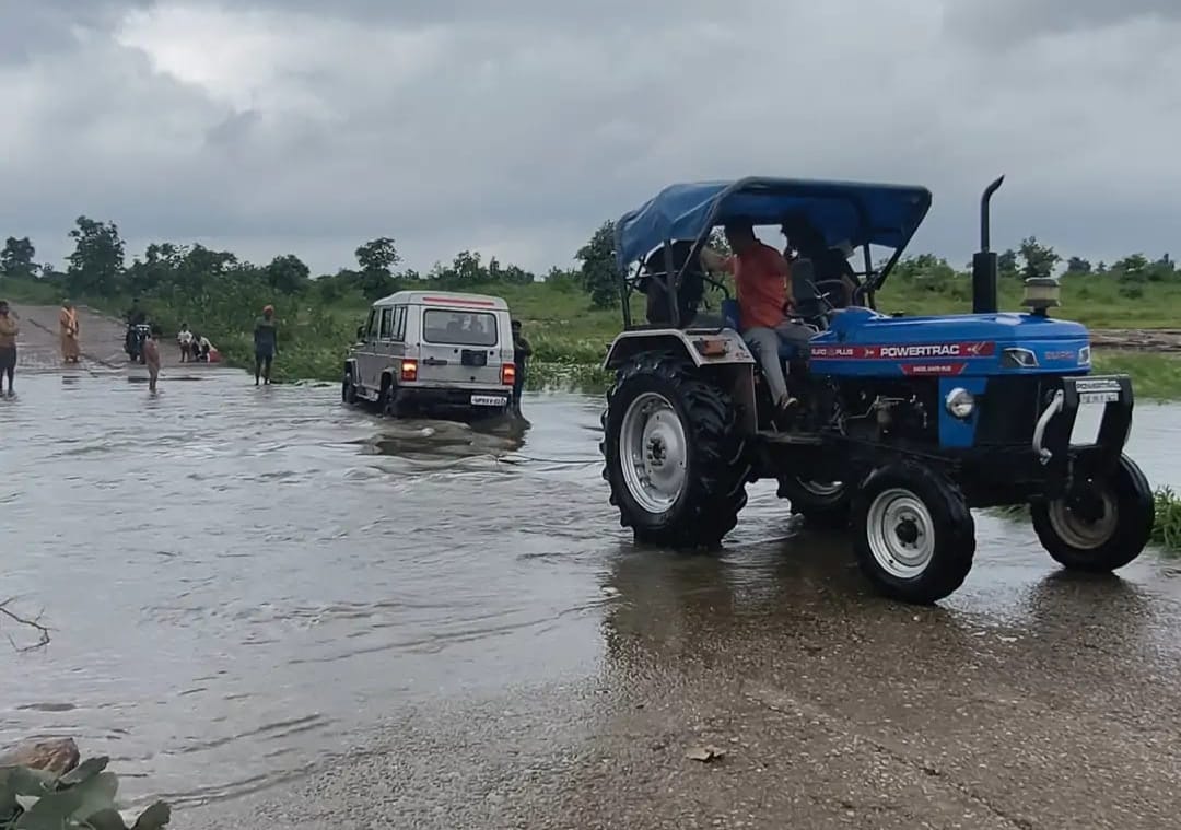 Villagers troubled by waterlogging on the causeway along the Unchadih route; traffic disrupted as vehicles get stuck.