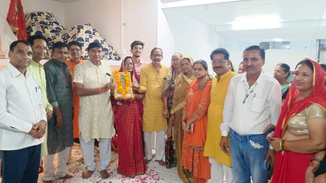 Devotees were overcome with emotion by the melodies of the bhajans.