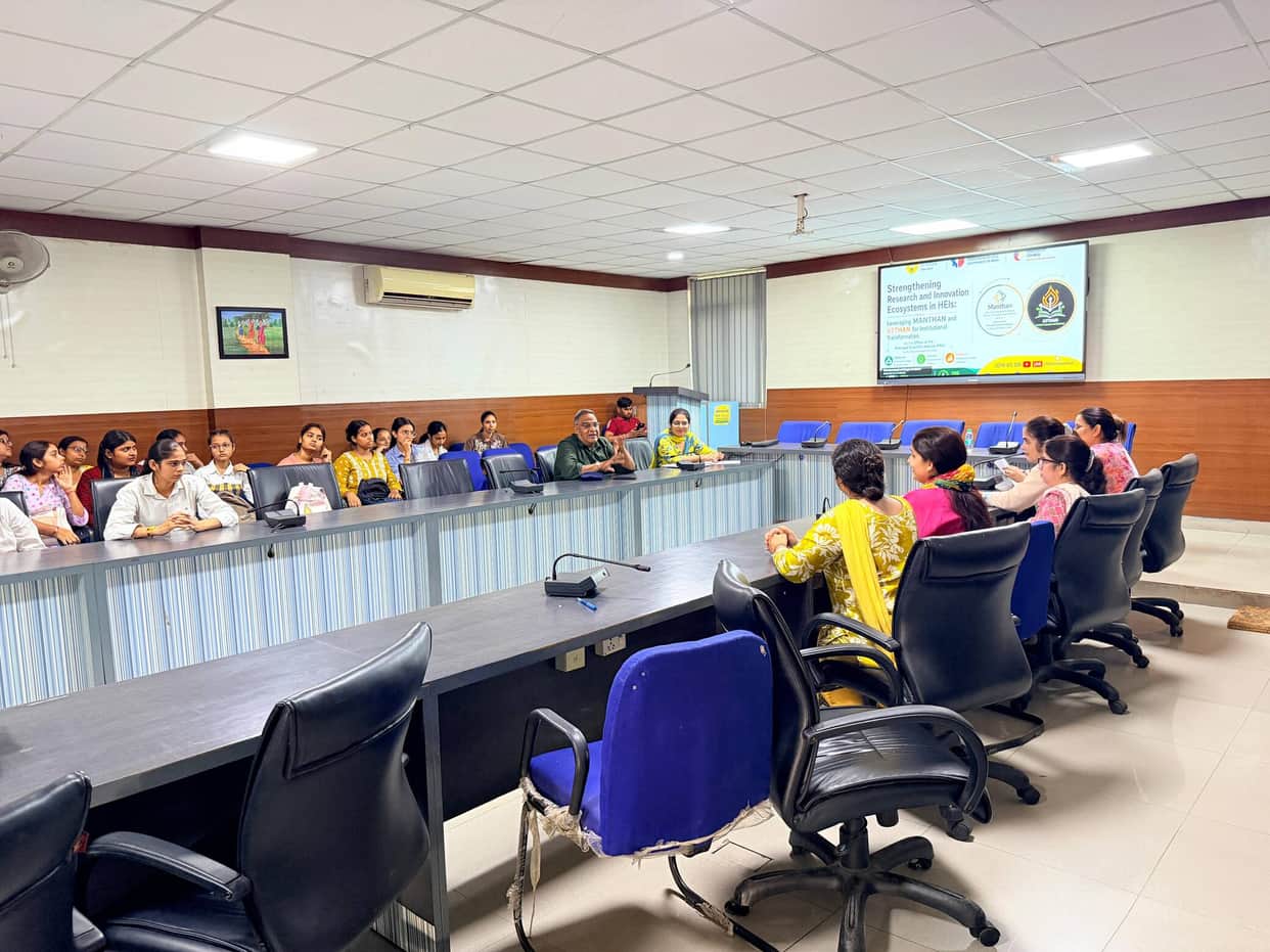 40 girl students of JVM College learnt the tricks of research and innovation
