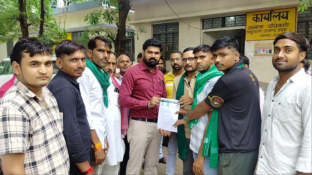 BKU submitted a memorandum to the SDO in protest against power cuts.