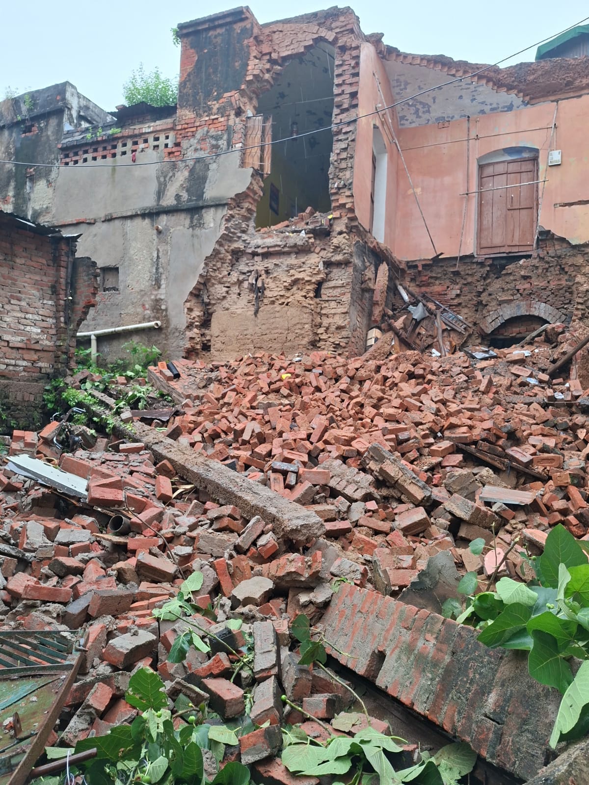 Wall of dilapidated building collapses in Golaganj
