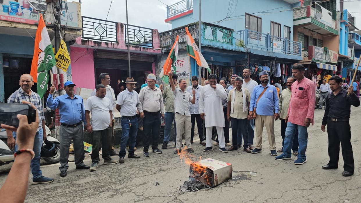 Youth Congress staged a protest and burned an effigy of the BJP.