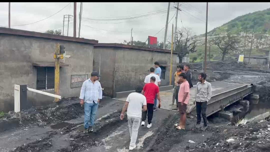 घटनास्थल पर पहुंची पुलिस