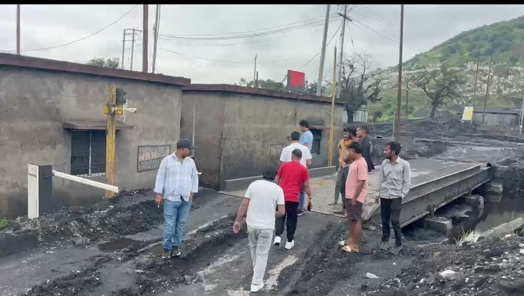 घटनास्थल पर पहुंची पुलिस
