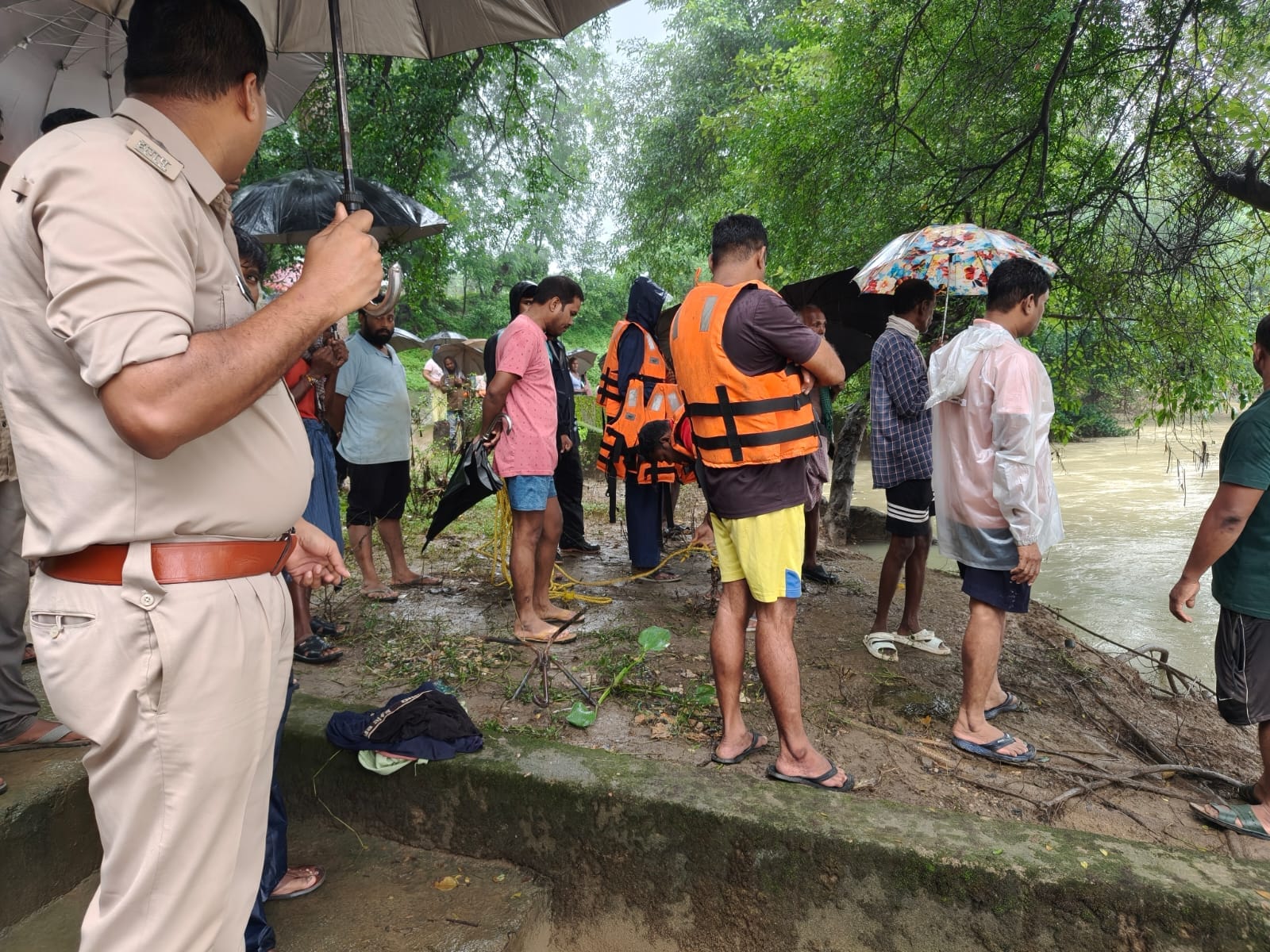 हसदेव नदी के एनीकट में नहाते समय 15 वर्षीय किशोर बहा