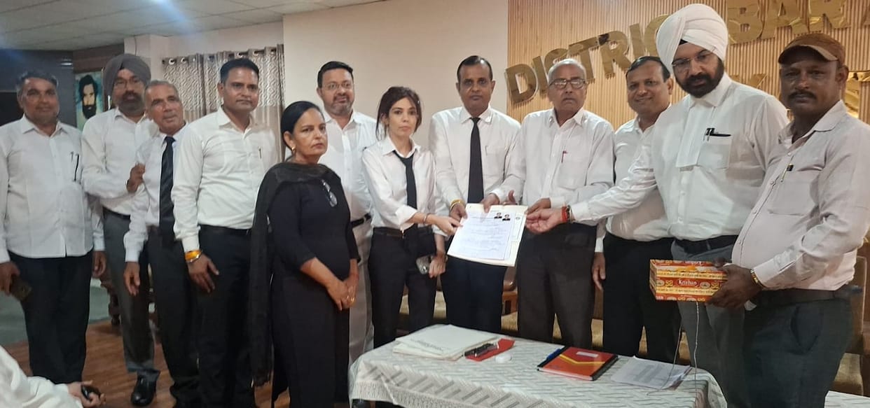 candidates in field in District Bar Association elections, clash directly for principal post