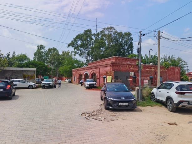 जिला उपभोक्ता अदालत का भवन। संवाद