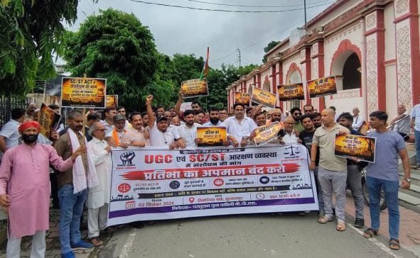 Demonstration demanding formation of Savarna Commission