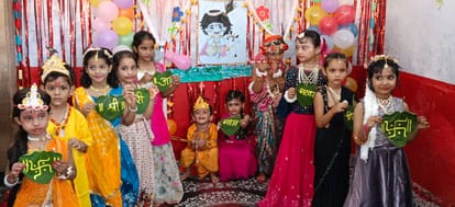 कैंपस मार्टियस विद्यालय में सांस्कृतिक कार्यक्रम की प्रस्तुति करते विद्यार्थी।-