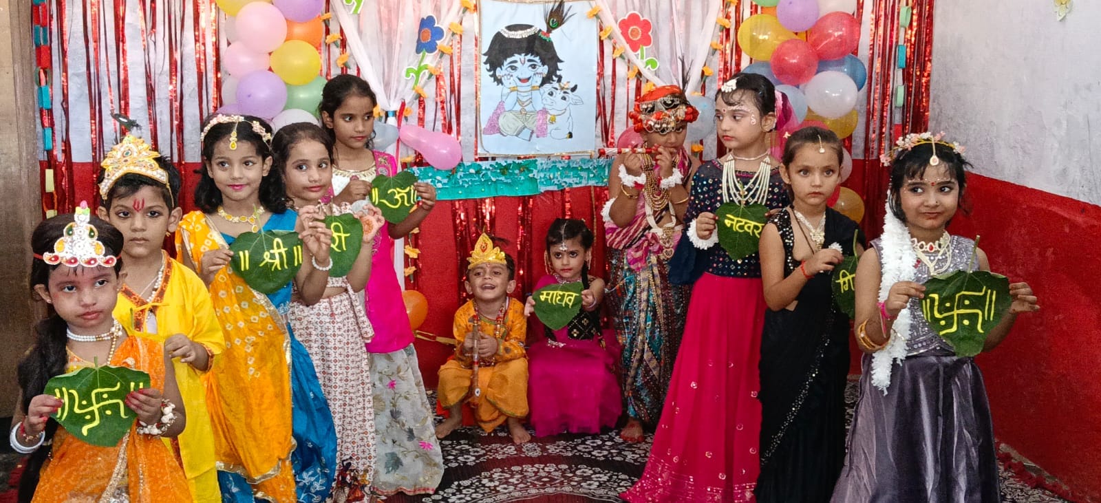 कैंपस मार्टियस विद्यालय में सांस्कृतिक कार्यक्रम की प्रस्तुति करते विद्यार्थी।-