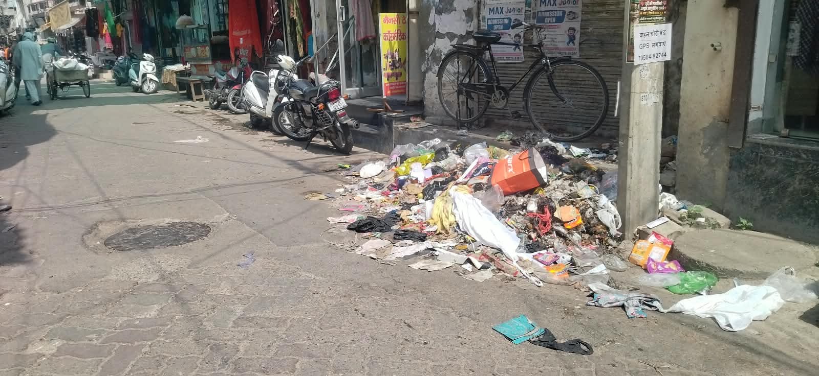 कुरुक्षेत्र। मुख्य बाजार में पड़ा कचरे का ढेर। संवाद 