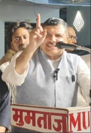 मछलीशहर में बावफात पर आयोजित गोष्ठी को संबोधित करते मुख्य अतिथि संजय सिंह (आयोजक मंडल)