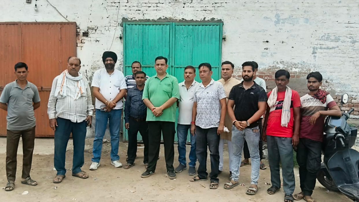 Textile business stalls as goods vehicles fail to reach the city; transporters upset.