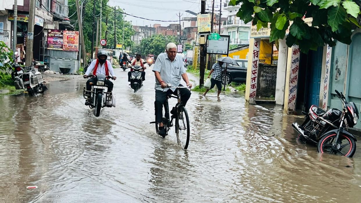 Five millimeters of rainfall accompanied by strong winds occurred over a period of 90 minutes.