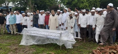 नम आंखों से सुपुर्द-ए-खाक हुए पूर्व मंत्री डॉ. अनवार खान