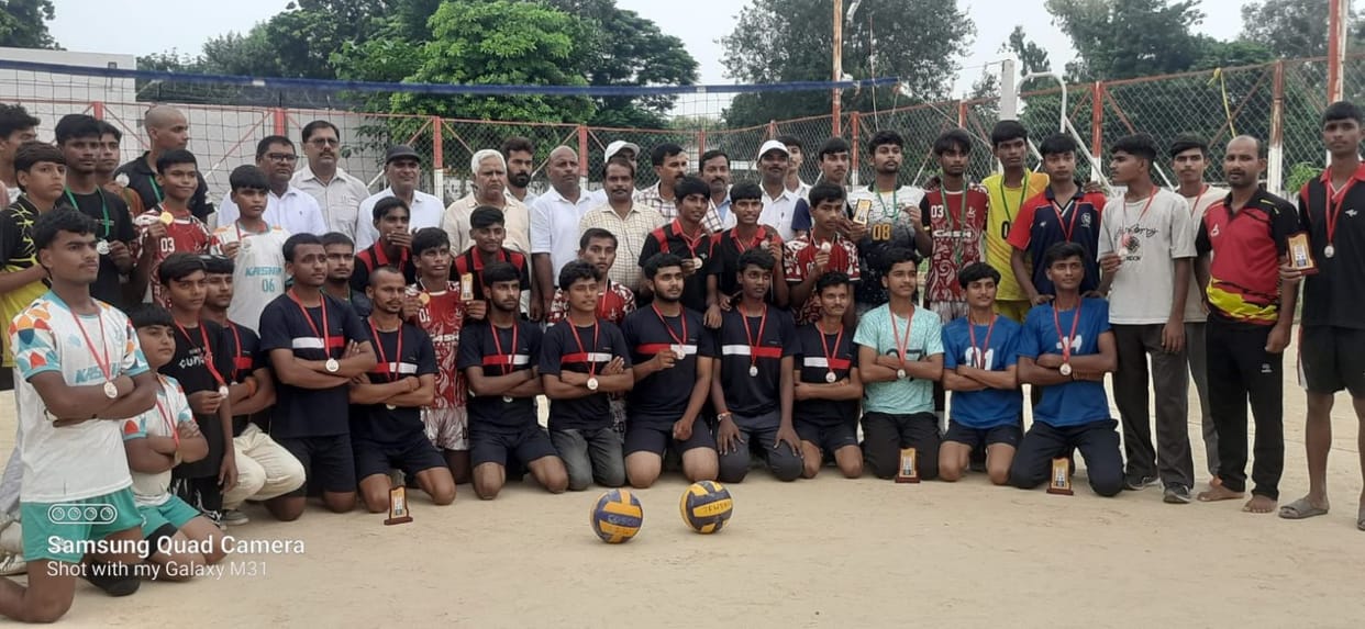 Yadunath Singh Inter College wins Jiti Trophy