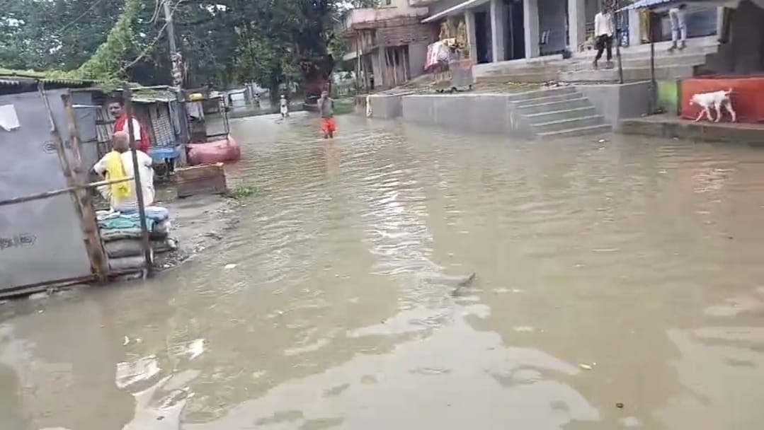 राघोपुर क्षेत्र में बाढ़ का पानी