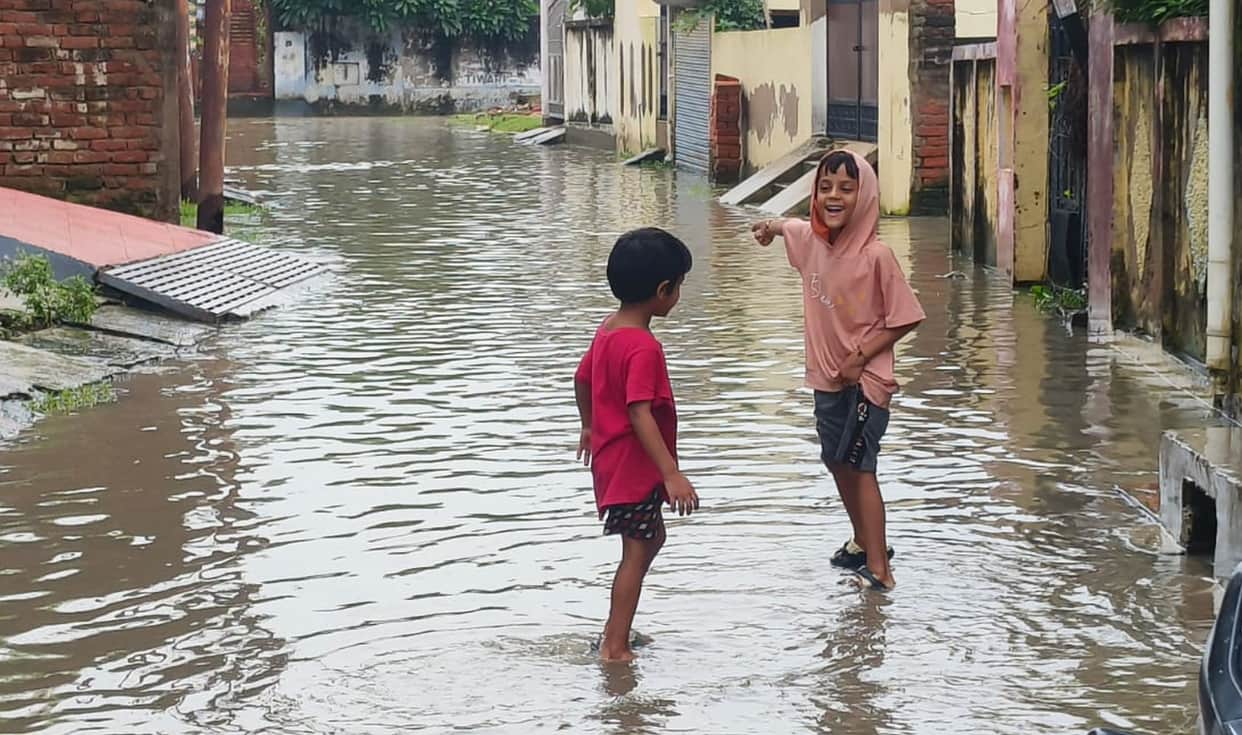 Rain launches an offensive; debris lays siege
