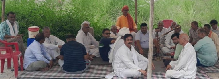 Farmers adamant on demanding proper compensation, protest continues for the third day