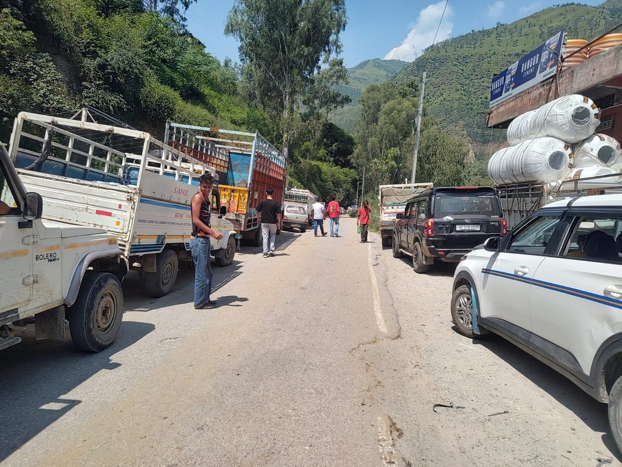 Landslide in Sainj halts vehicle movement on NH for seven hours