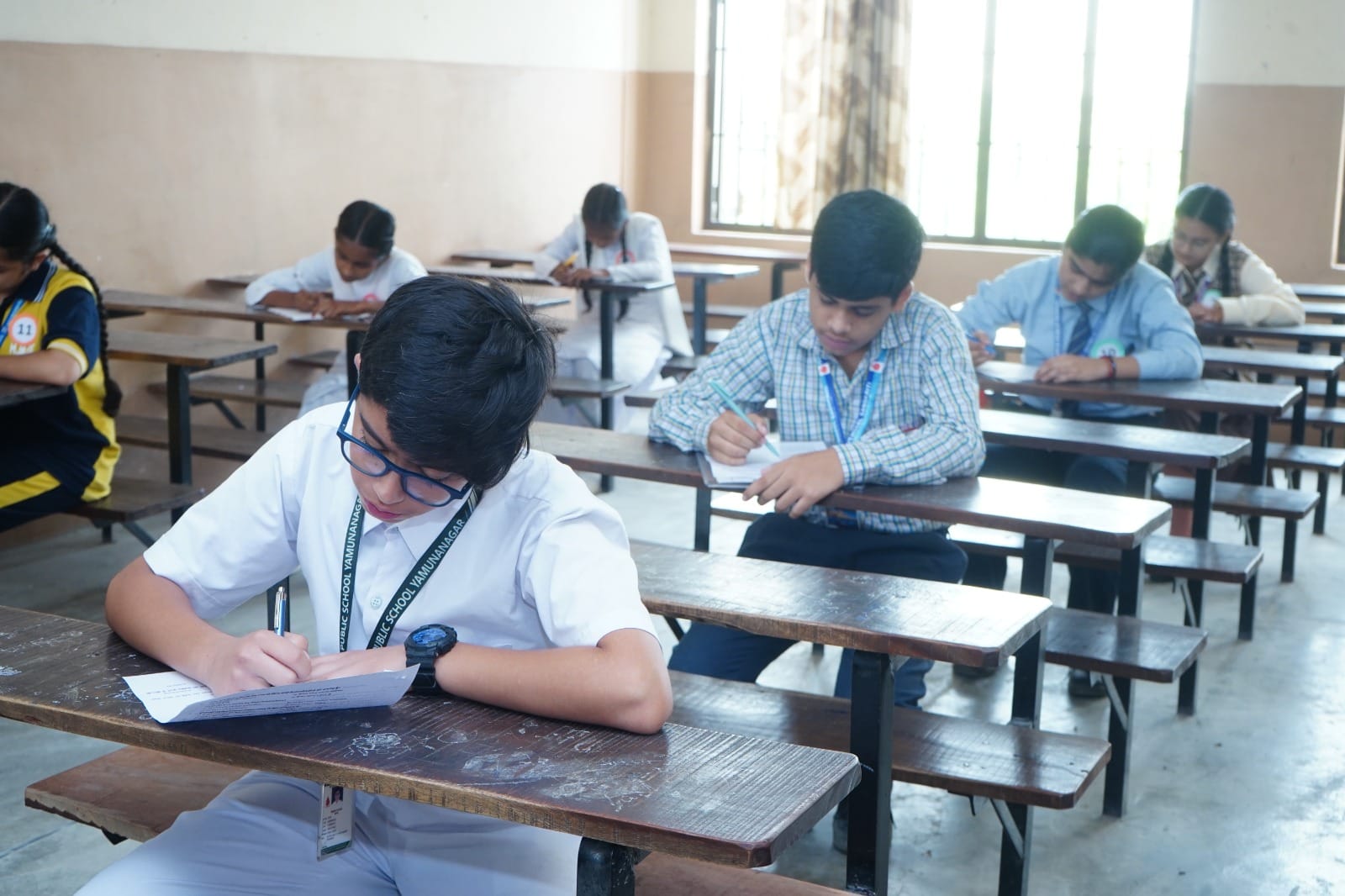 सेमिनार की प्रतियोगिता में भाग लेते विद्यार्थी। विभाग