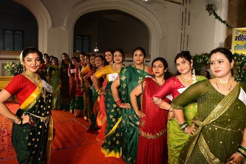 Tableaus of Shiva-Parvati, Radha-Krishna captivated the hearts of people at Sanskrit University