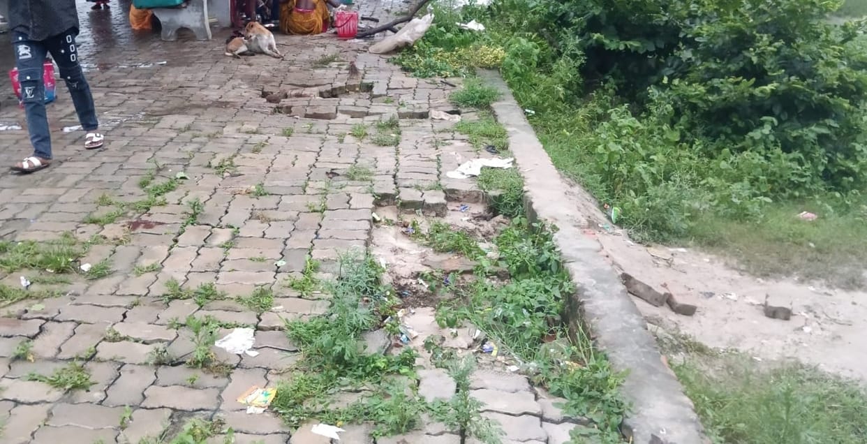 The work of expansion of Suriyawan station has been stalled for nine months.