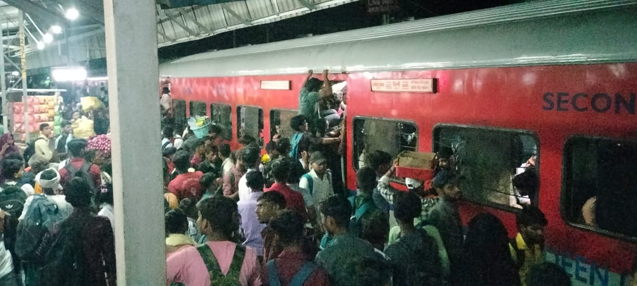 Commotion over boarding the Ayodhya Express