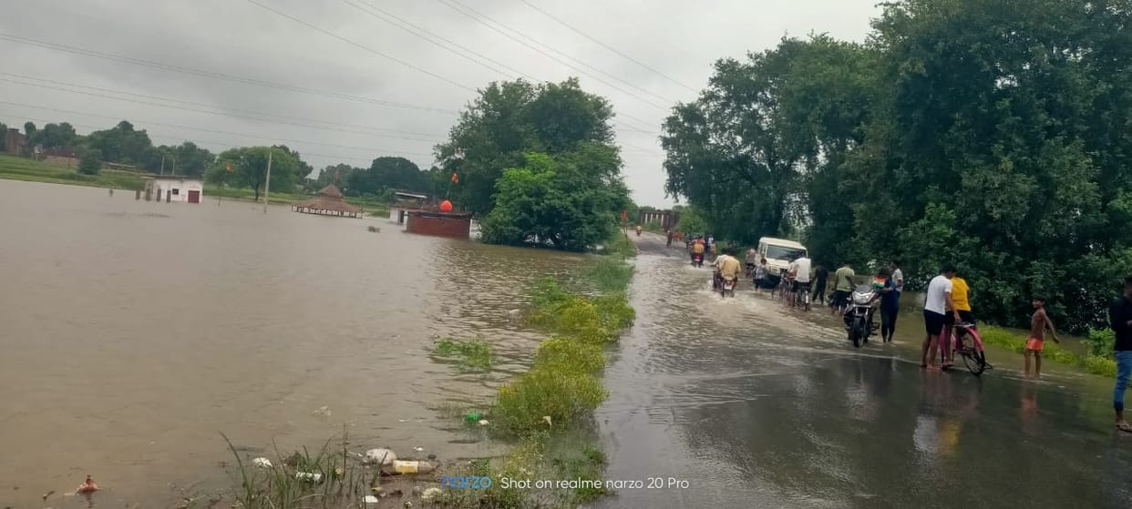 Tons River water level rises; Barsaita road submerged