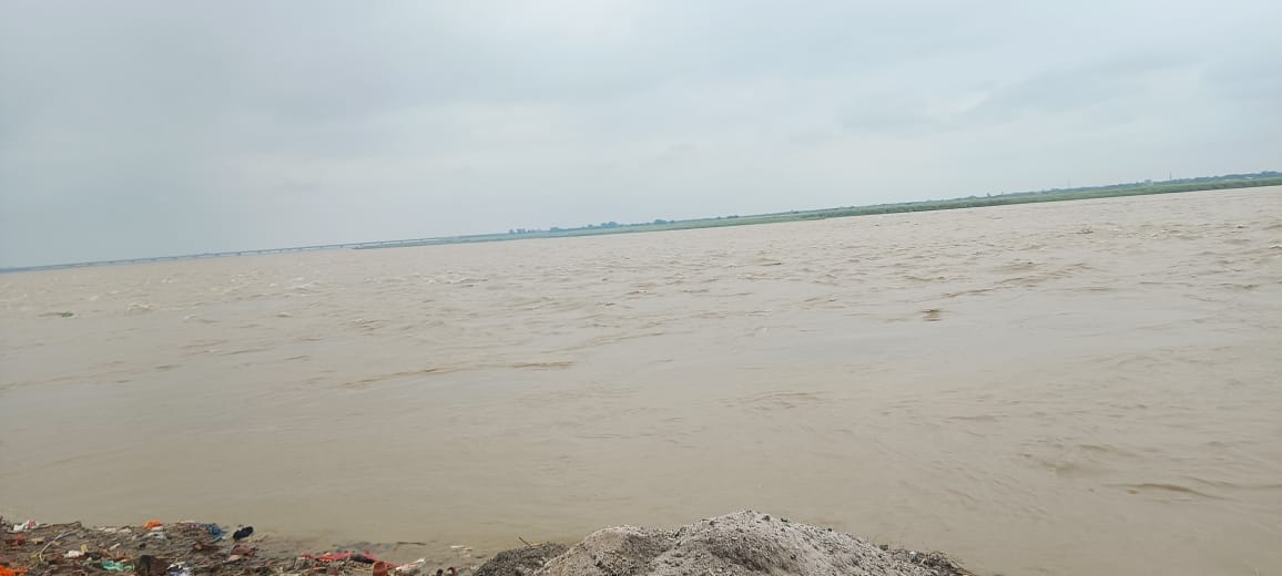 आजमगढ़ में बढ़ा सरयू नदी का जलस्तर।