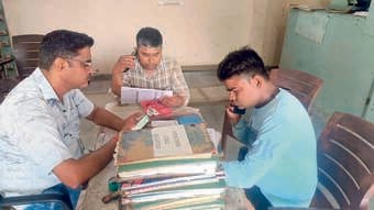 Hello when will you pay the bill We'll have to disconnect the supply- Electricity Department
Yes, I know... I ll pay when I have the money Customer