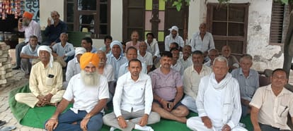 04 ढांड 01 जन स्वास्थ्य विभाग के खिलाफ धरना प्रदर्शन करते हुए चंदलाना के ग्रामीण