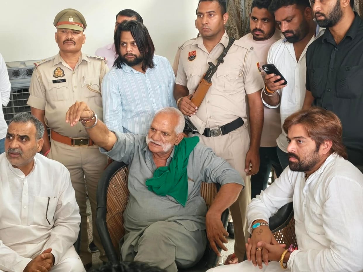 Masoom Sharma and Sanjeev Baliyan reached Ankit's house and consoled the family.