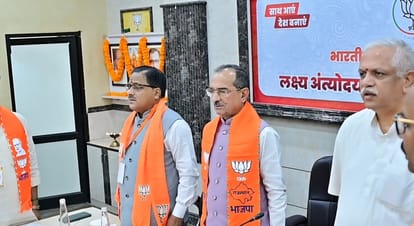 भाजपा प्रदेश मुख्यालय में बी एल संतोष के साथ मदन राठौड़