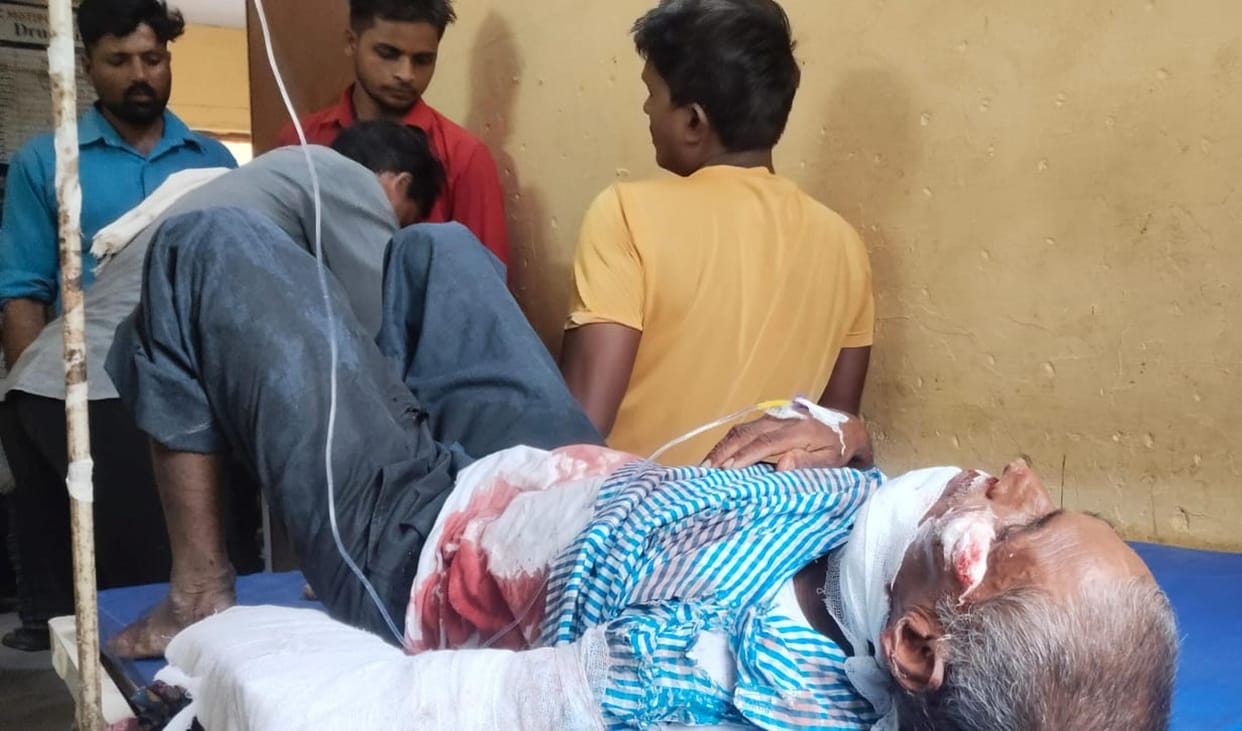 Bike riders collide with tractor-trolley; one dead, two injured.