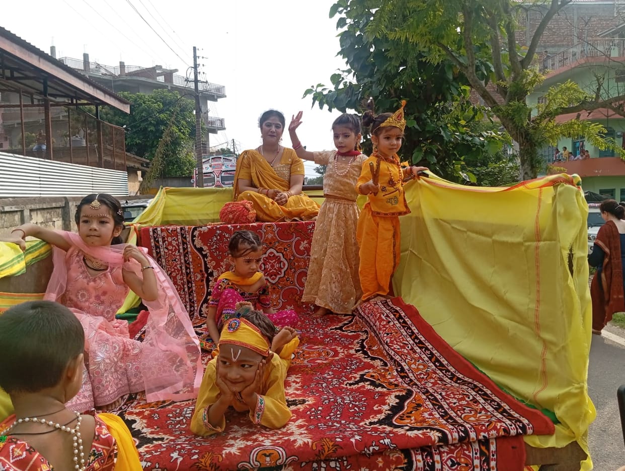 Bilaspur immersed in devotion to Krishna; massive crowds turn out for the procession.