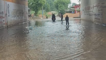 बारिश का कहर, लोग हो रहे परेशान 